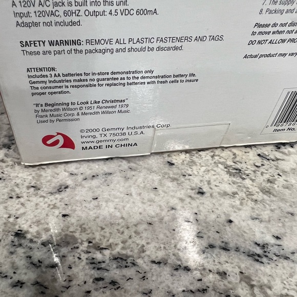 Animated cardinal gemmy Birdhouse Singing Holiday Decoration - Green and Red - Picture 5 of 6